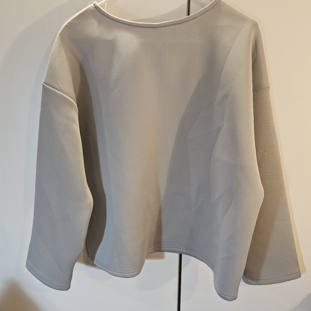 StyleWe Light Gray Top - Picture 4 of 7